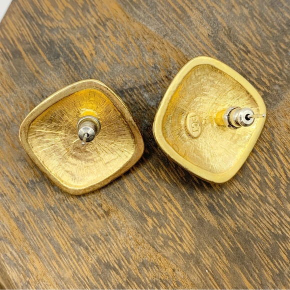 Vintage PCI earrings signed black enamel on gold tone square with faux pearl - Picture 6 of 9